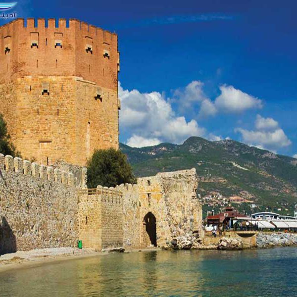 narrow-path-to-the-red-tower-in-alanya-sun-travels1